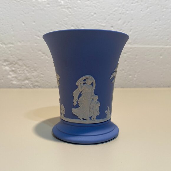 Wedgwood Blue Jasperware Small Trumpet Vase with White Motif - Picture 5 of 9